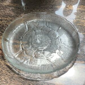 Arcoroc vintage Fleur set of 2 plates. In excellent condition.